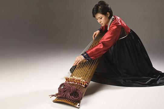 JI Aeri, one of the most widely acclaimed gayageum performers in Korea today (photo by r.r. jones)