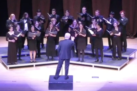 Michael McGushin directs the UCSC Chamber Singers (2018).